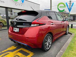 2017 Nissan LEAF - Thumbnail