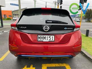 2017 Nissan LEAF - Thumbnail