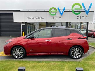 2017 Nissan LEAF - Thumbnail