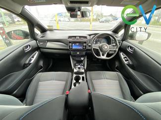 2017 Nissan LEAF - Thumbnail