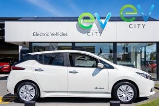 2019 Nissan LEAF - Thumbnail