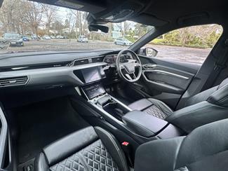 2022 Audi e-tron - Thumbnail