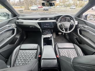 2022 Audi e-tron - Thumbnail