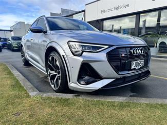 2022 Audi e-tron - Thumbnail