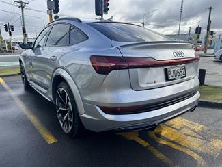 2022 Audi e-tron - Thumbnail