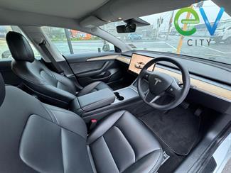 2022 Tesla Model 3 - Thumbnail
