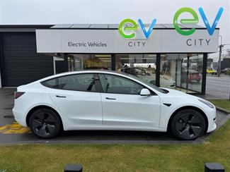 2022 Tesla Model 3 - Thumbnail