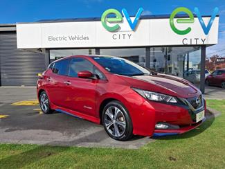 2017 Nissan LEAF - Thumbnail