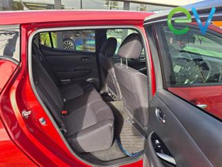 2017 Nissan LEAF - Thumbnail