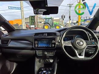 2017 Nissan LEAF - Thumbnail
