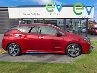 2017 Nissan LEAF - Thumbnail
