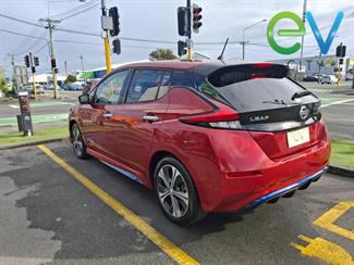 2017 Nissan LEAF - Thumbnail
