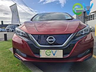 2017 Nissan LEAF - Thumbnail