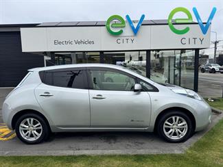 2012 Nissan LEAF - Thumbnail