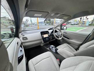 2012 Nissan LEAF - Thumbnail