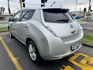 2012 Nissan LEAF - Thumbnail