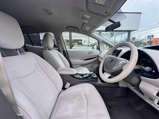 2012 Nissan LEAF - Thumbnail