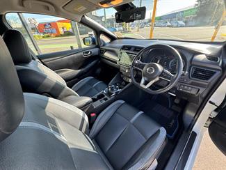 2020 Nissan LEAF - Thumbnail