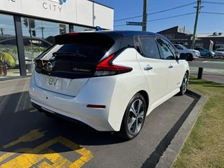 2020 Nissan LEAF - Thumbnail