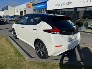 2020 Nissan LEAF - Thumbnail