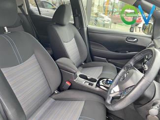 2018 Nissan LEAF - Thumbnail
