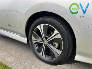 2018 Nissan LEAF - Thumbnail