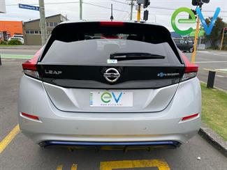 2018 Nissan LEAF - Thumbnail