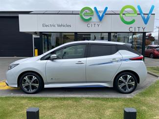 2018 Nissan LEAF - Thumbnail