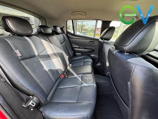 2018 Nissan LEAF - Thumbnail