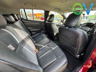 2018 Nissan LEAF - Thumbnail
