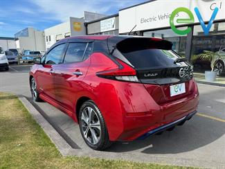 2018 Nissan LEAF - Thumbnail