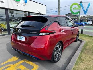 2018 Nissan LEAF - Thumbnail