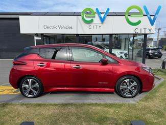 2018 Nissan LEAF - Thumbnail