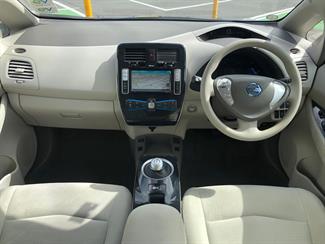 2011 Nissan LEAF - Thumbnail