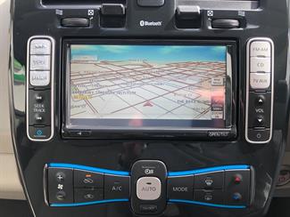 2011 Nissan LEAF - Thumbnail
