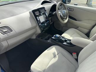2011 Nissan LEAF - Thumbnail