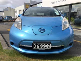 2011 Nissan LEAF - Thumbnail