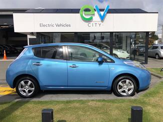 2011 Nissan LEAF - Thumbnail