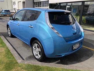2011 Nissan LEAF - Thumbnail