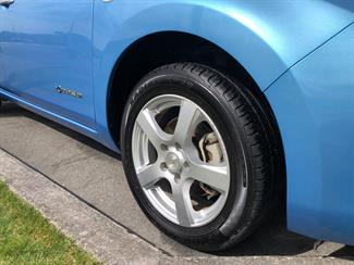 2011 Nissan LEAF - Thumbnail