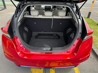 2020 Nissan LEAF - Thumbnail