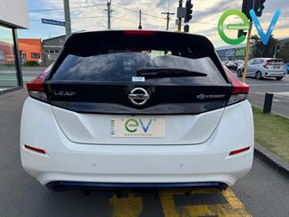 2018 Nissan LEAF - Thumbnail