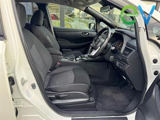 2018 Nissan LEAF - Thumbnail
