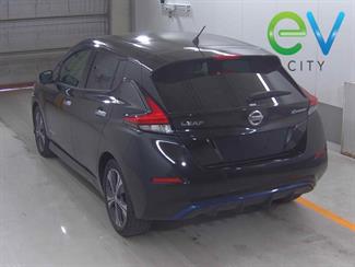 2017 Nissan LEAF - Thumbnail