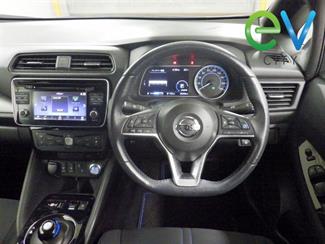 2017 Nissan LEAF - Thumbnail