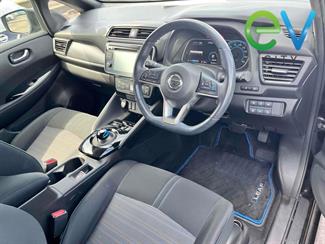 2017 Nissan LEAF - Thumbnail