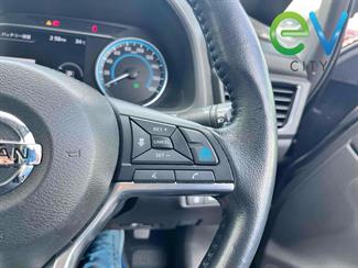 2017 Nissan LEAF - Thumbnail
