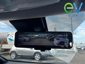 2017 Nissan LEAF - Thumbnail