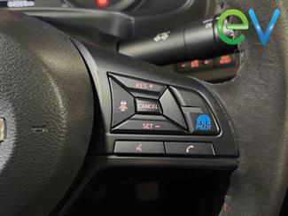 2020 Nissan LEAF - Thumbnail