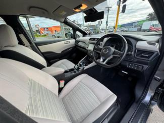 2018 Nissan LEAF - Thumbnail